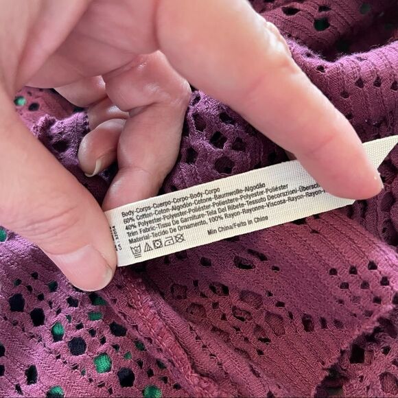 FREE PEOPLE | FP Beach Eyelet Off the Shoulder Top Size XS Purple Crop Shirt - Picture 3 of 3